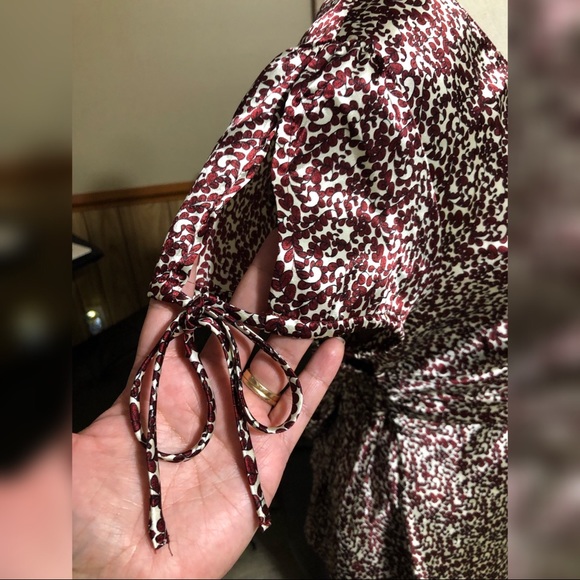 ❤️SOLD❤️ Cato Burgundy Tie-back Tie-sleeve Blouse - Picture 3 of 7